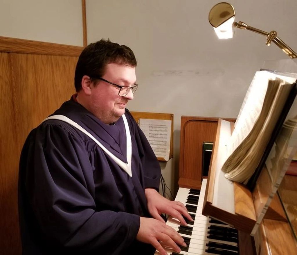 Organist & Choir Director Matthew Beckman