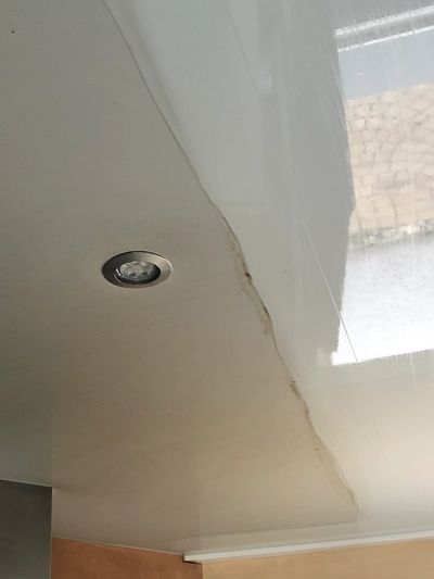 nettoyage plafond tendu brillant cuisine
