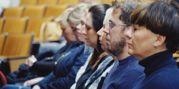 We organise international Mindfulness meditation classes and retreats.