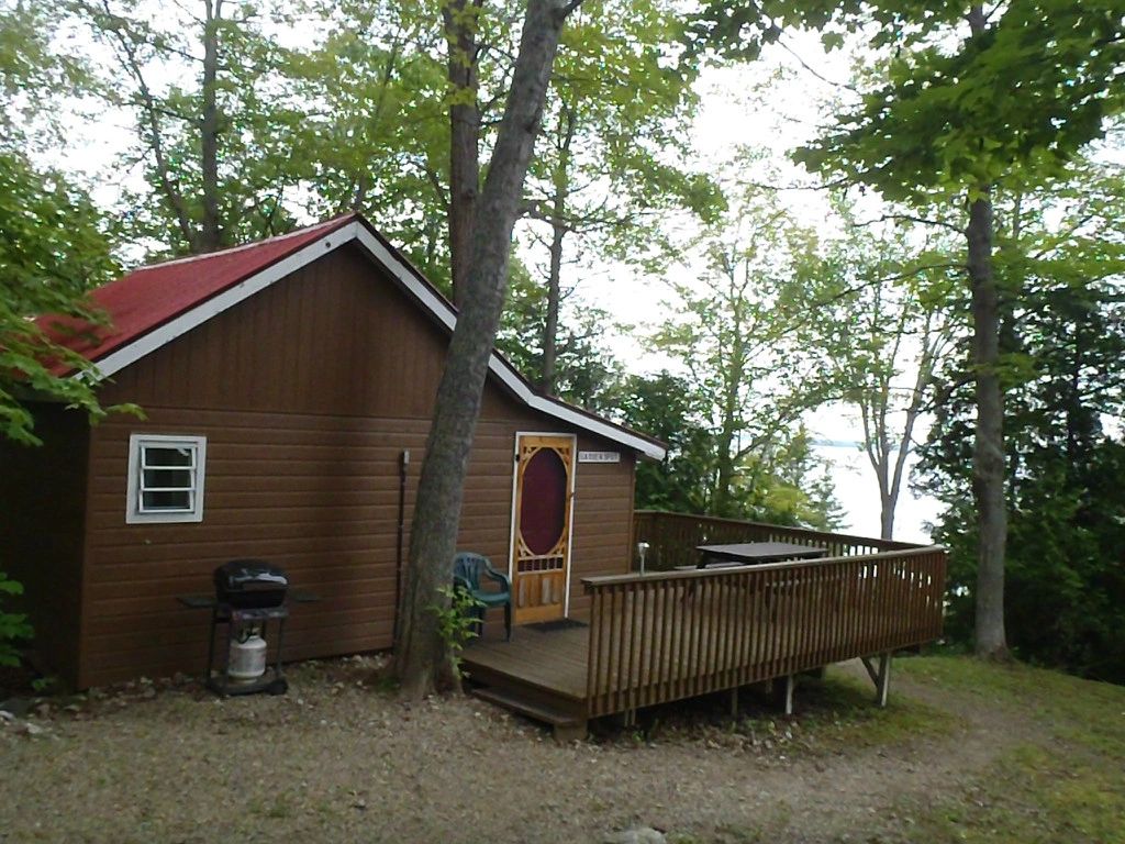 Exterior view of Garden Spot Cottage at Red Lodge Resort on Manitoulin Island