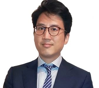 Dr Alvin Lee Specialist Accredited CCT Consultant Dermatologist who works in Dorchester, Dorset and Harley Street, London.