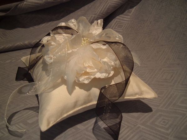 Ring Bearer Pillow w/flower