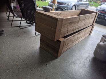 FLOWER AND GARDEN LOVERS !!!!
LARGE GARDEN PLANTER CONSTRUCTED FROM MCA PRESSURE TREATED WOOD. 