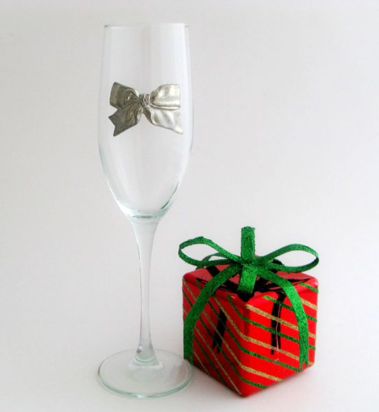 Flute Glass with Pewter Bow