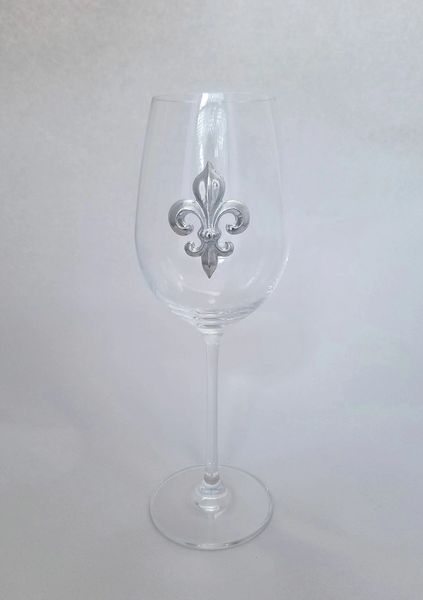 Set of 4 Wine Glasses (16 oz) with a Pewter Fleur de Lis