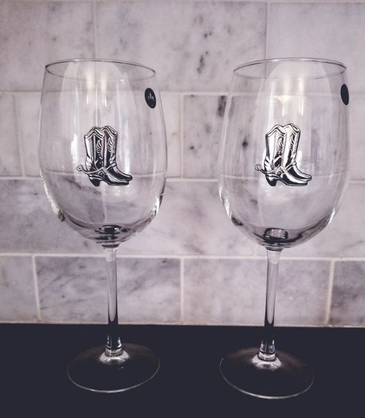 Set of 2 Wine Glasses (19 oz) with Pewter Cowboy Boots
