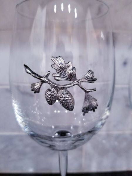 Set of 2 Wine Glasses (19 oz) with Pewter Pinecone Branches