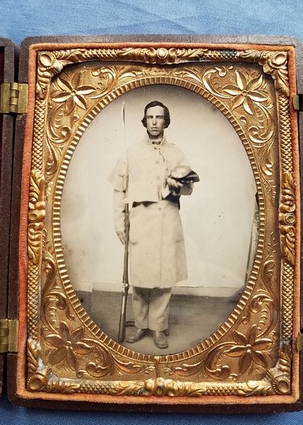 QUARTER PLATE ARMED UNION SOLDIER