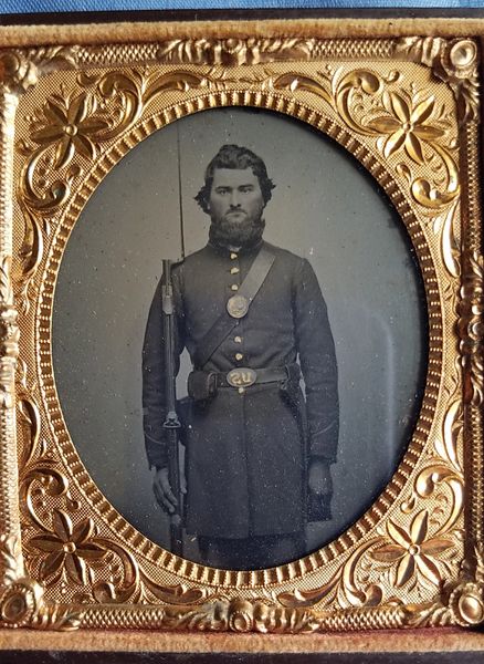 1/6 PLATE TINTYPE - UNION SOLDIER - WITH POTSDAM MUSKET