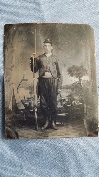 TINTYPE ARMED SOLDIER 33 NJ ZOUAVE 1/6 PLATE