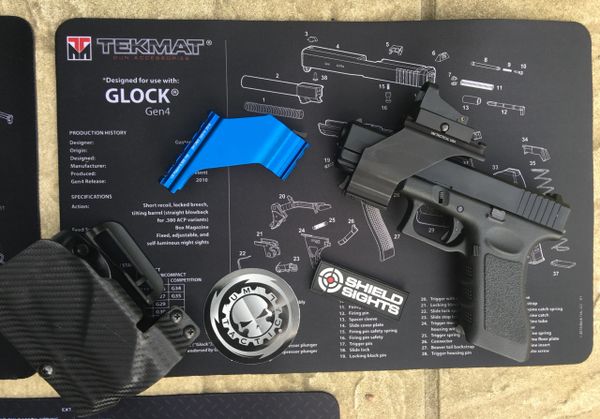 TekMat Armorer's Bench Gun Cleaning Mat (Model: GLOCK 17), Accessories &  Parts, Tools -  Airsoft Superstore