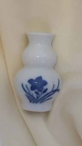 Vintage Blue White Chinese Porcelain Kwangdong Mini China Vase