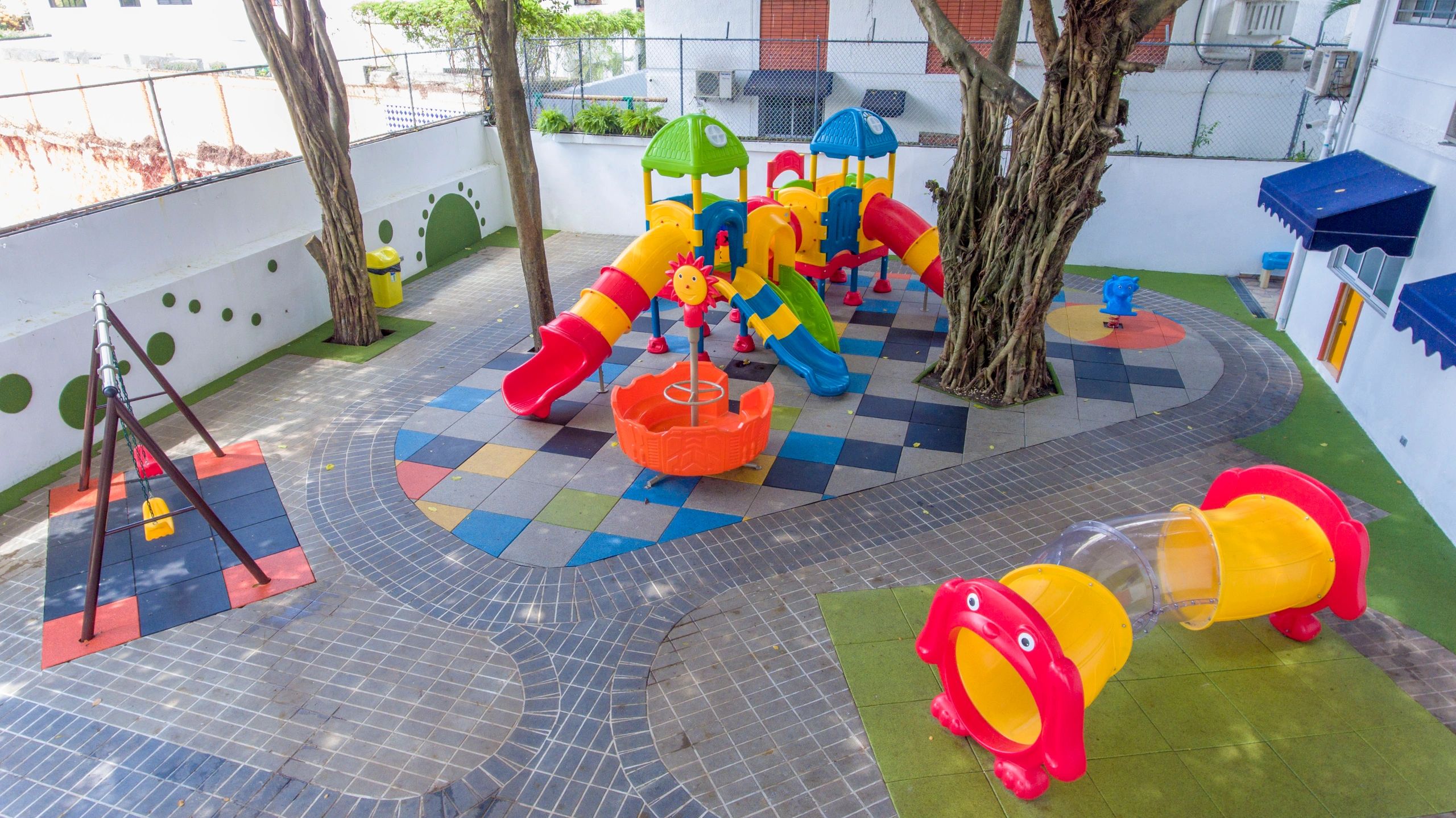 Las mejores opciones de superficie de juegos para parques infantiles