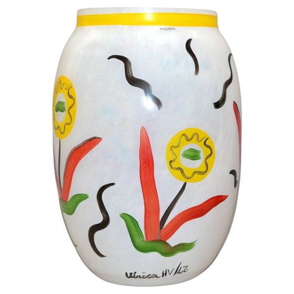 Kosta Boda Atelier Vase by Ulrica Hydman-Vallien Blown Art Glass Flower Design
