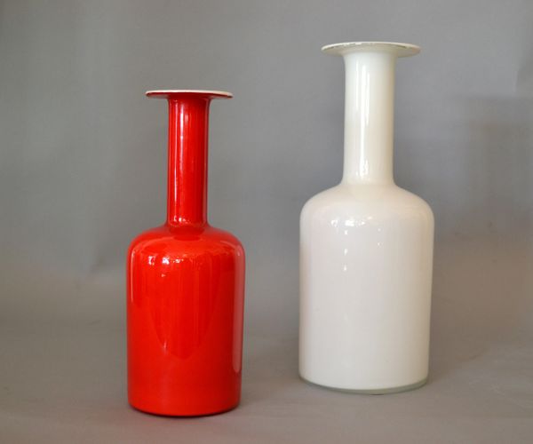 Danish Modern Hand Blown Otto Bauer Gulv Vase in Red & Milk Glass by Holmegaard