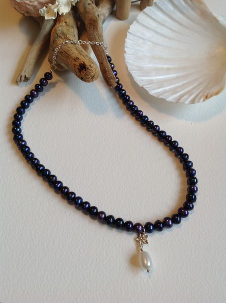DEEP BLUE PEARL NECKLACE
