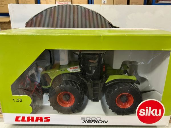 Limited Edition Claas Xerion 4500 Tractor 1:32 scale DEALER BOX Siku