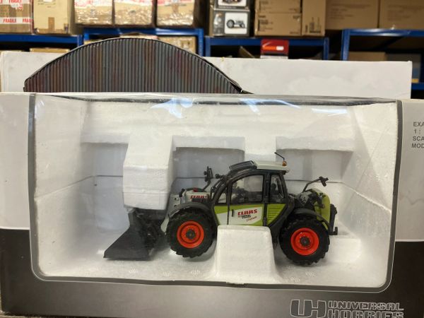 RARE Claas Scorpion 7040Telehandler Original box 1:32 scale Universal Hobbies UH2667