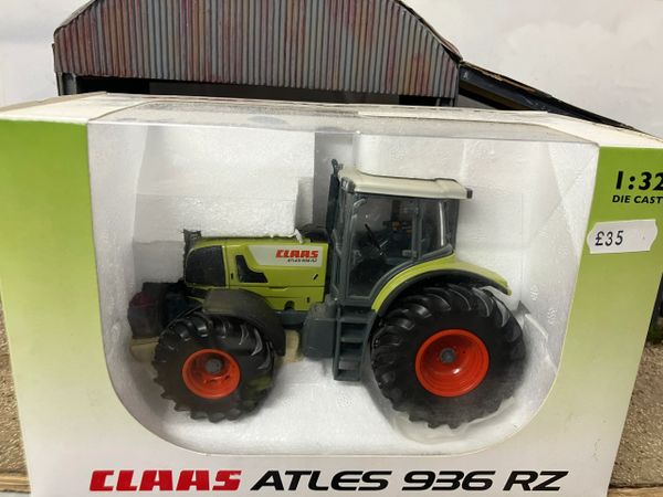 Claas Atles 936 RZ Tractor DEALER box 1:32 scale Universal Hobbies UH2221