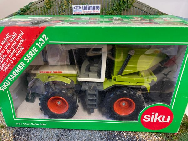 Siku Claas xerion 3000 Tractor 1:32 BOXED
