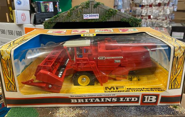 9570 Vintage Massey Ferguson 760 Combine Harvester straw box 1:32 scale
