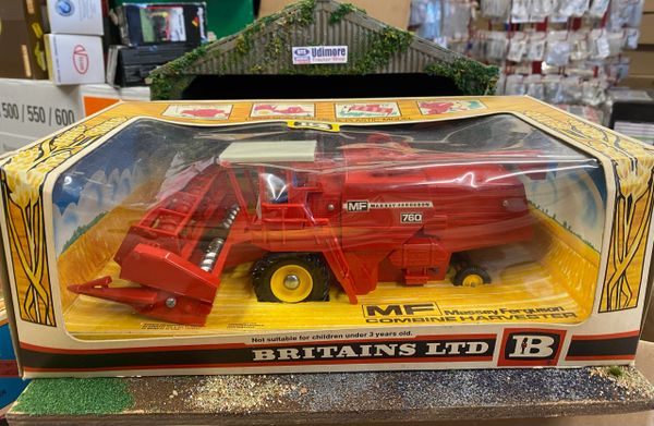 9570 Vintage Massey Ferguson 760 Combine Harvester straw box 1:32 scale