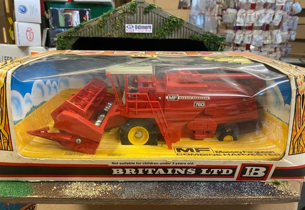 9570 Vintage Massey Ferguson 760 toy of the year version Combine Harvester straw box 1:32 scale