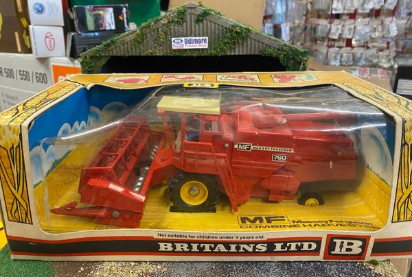 9570 Vintage Massey Ferguson 760 Combine Harvester straw box 1:32 scale