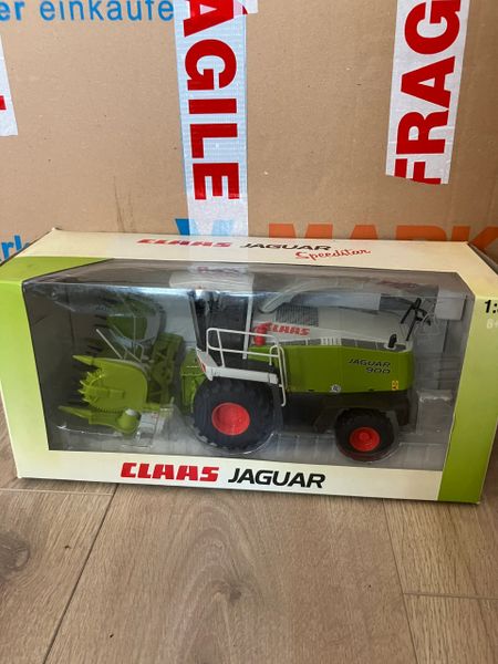 CLAAS Jaguar 900 Speedster Forage Harvester with RU600 pick up header Limited Edition 1:32 scalea