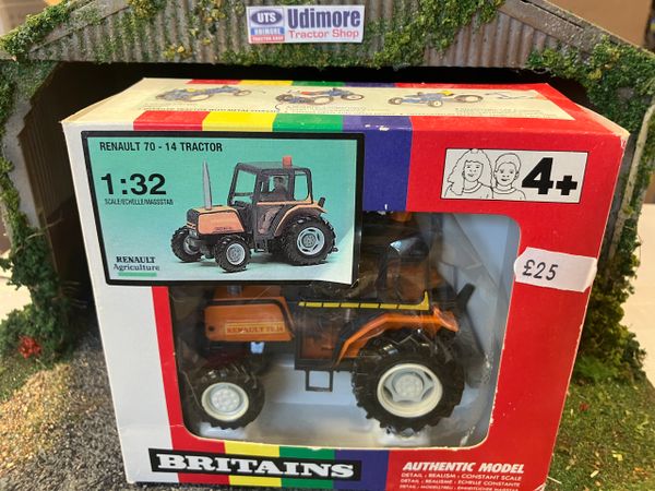 9492 Britains Renault 70-14 Tractor 1:32 scale