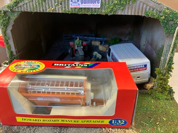9575 Britains Howard Manure Muck Spreader 1:32 scale