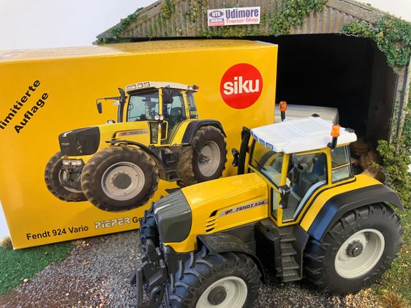Fendt 924 Pieper Tractor 1:32 scale boxed Siku Manfred Weise