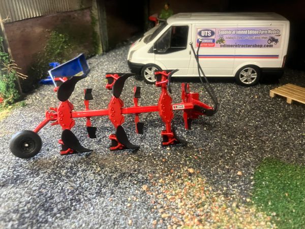 REP102 Replicagri CASE IH 155 3 Furrow Plough 1:32 scale Boxed