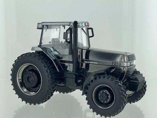 43417GM PRE ORDER Britains GUN METAL CASE Magnum 7250 Tractor 1:32 scale New Limited Edition