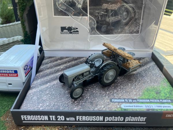 Universal Hobbies Ferguson TE20 Tractor Potato planter set 1:32 scale UH7127