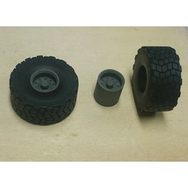04270 Set of 2 Trailer wheels 40 x 18mm Artisan32 farm machinery 1:32 scale