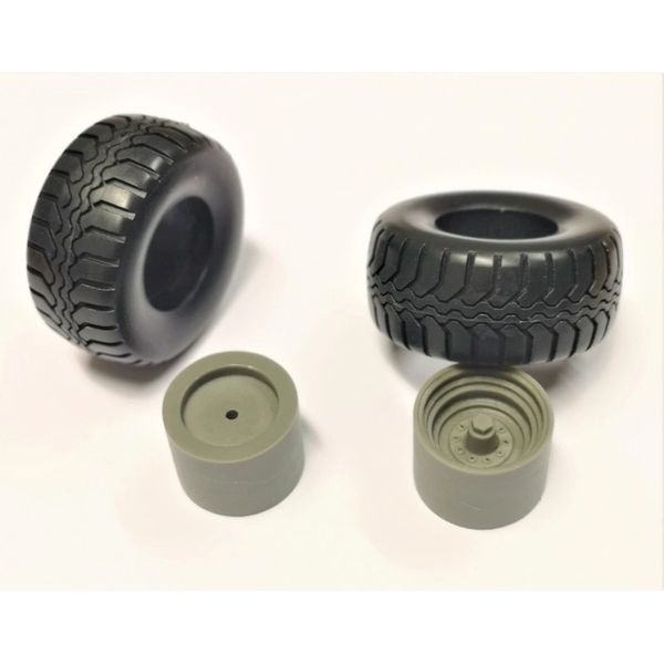04297 Set of 2 wheels Artisan32 farm machinery 1:32 scale