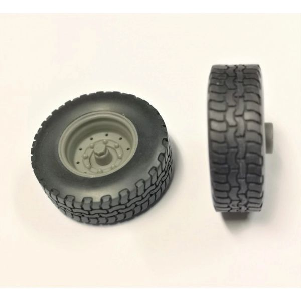 04298 Set of 2 wheels Artisan32 farm machinery 1:32 scale