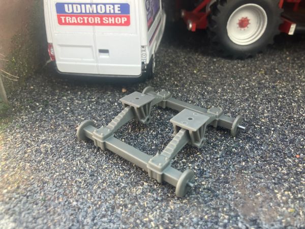 04123 Double axle Farm machinery Tractor Artisan32 1:32 scale