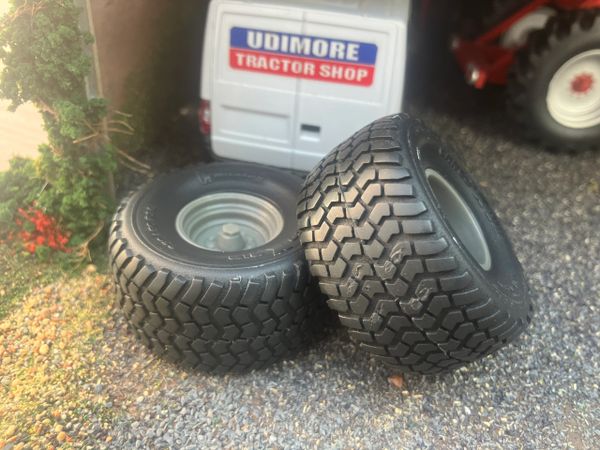 04249 Pair of Michelin BIB cargo wheels Artisan32 farm machinery 1:32 scale 850/50 R30