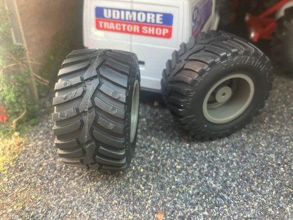 04251 Pair of Vredestein Floatation wheels Artisan32 farm machinery 1:32 scale 800/45 R30.5