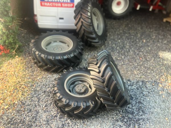 04261 Set of 4 Tractor wheels Artisan32 farm machinery 1:32 scale