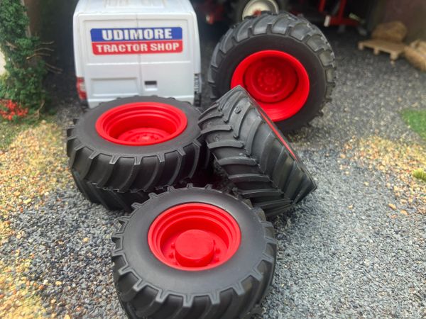 04272-NJ Red Set of 4 Agricultural wheels Artisan32 farm machinery 1:32 scale Agrarian
