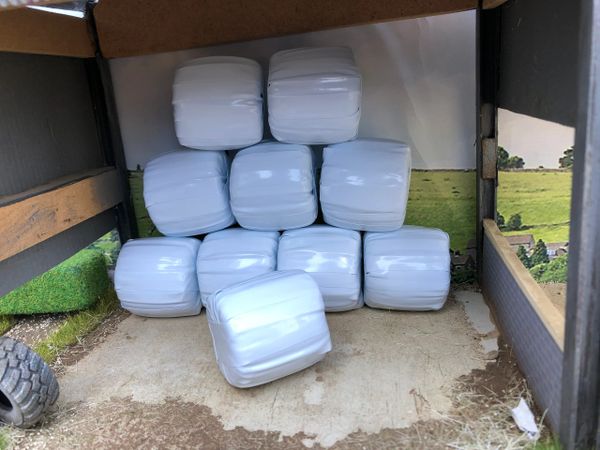 10 x set of handmade White Silage Bales for Britains model toy farm diorama 1:32 scale