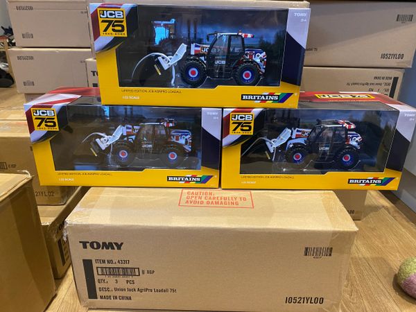 TRADE BOX 43317 3 x Britains JCB Union Jack Loadall 75th Anniversary model 1:32