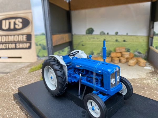 Farm Toys - UNIVERSAL HOBBIES - 2887 - Fordson Super Major