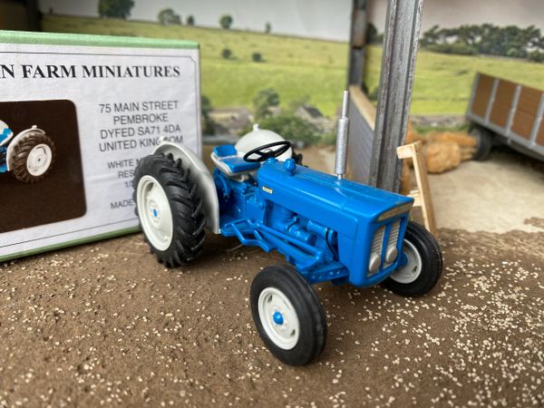 Scratch built Brian Norman Farm Miniatures Fordson Super Dexta Tractor 1:32 Scale