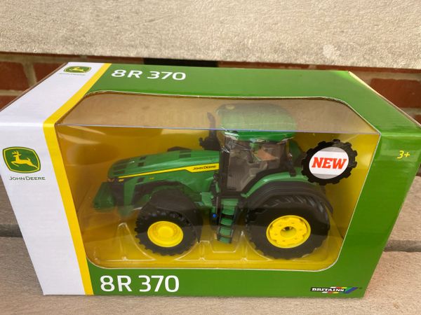 Britains John Deere 8R 370 tractor 1:32 scale boxed as new