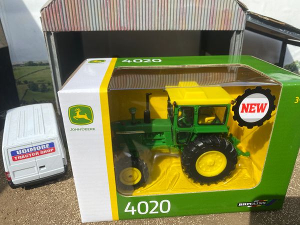 Britains John Deere 4020 tractor with cab 1:32 scale boxed as new 43362
