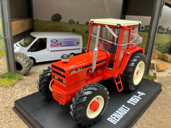 REP274 Replicagri Renault 1151-4 tractor 1:32 scale Boxed